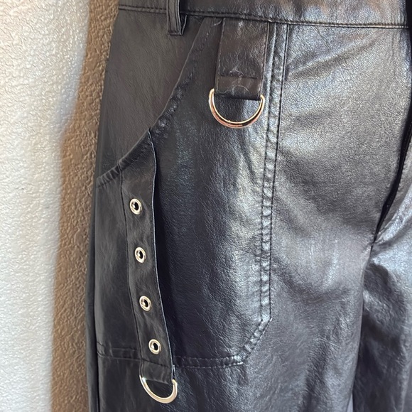 FASHION NOVA cargo pants, wide leg, black faux leather, zip, high waist. M - Picture 8 of 17